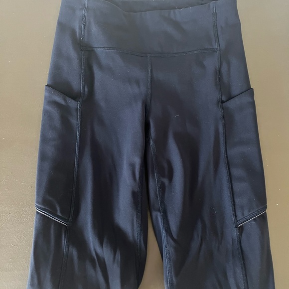 true navy lululemon leggings with pockets - Picture 3 of 3